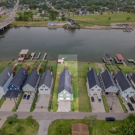 Luxury Waterfront Home Family And Pet Friendly Near Surfside Beach 11 Mins Freeport Ngoại thất bức ảnh