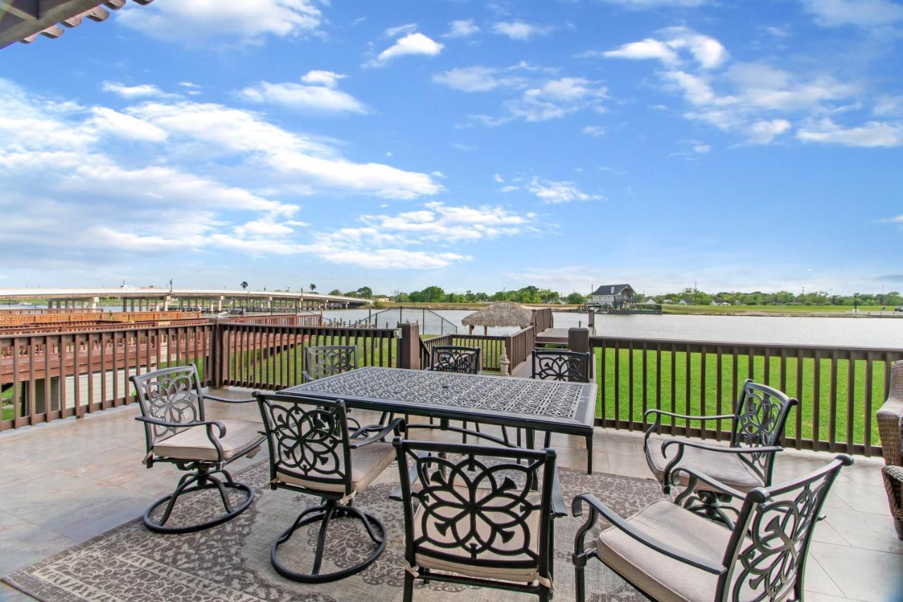 Luxury Waterfront Home Family And Pet Friendly Near Surfside Beach 11 Mins Freeport Ngoại thất bức ảnh