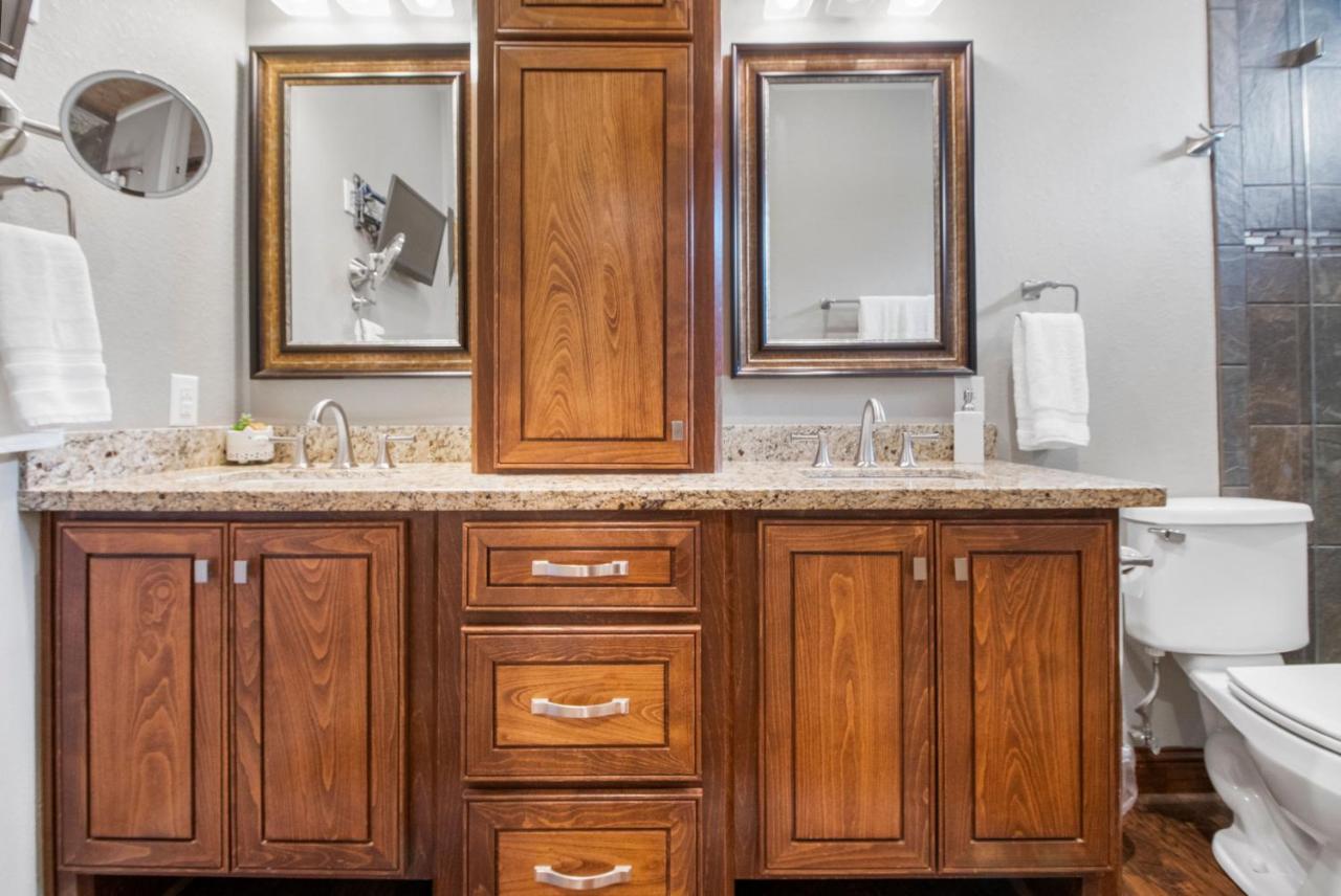 Luxury Waterfront Home Family And Pet Friendly Near Surfside Beach 11 Mins Freeport Ngoại thất bức ảnh