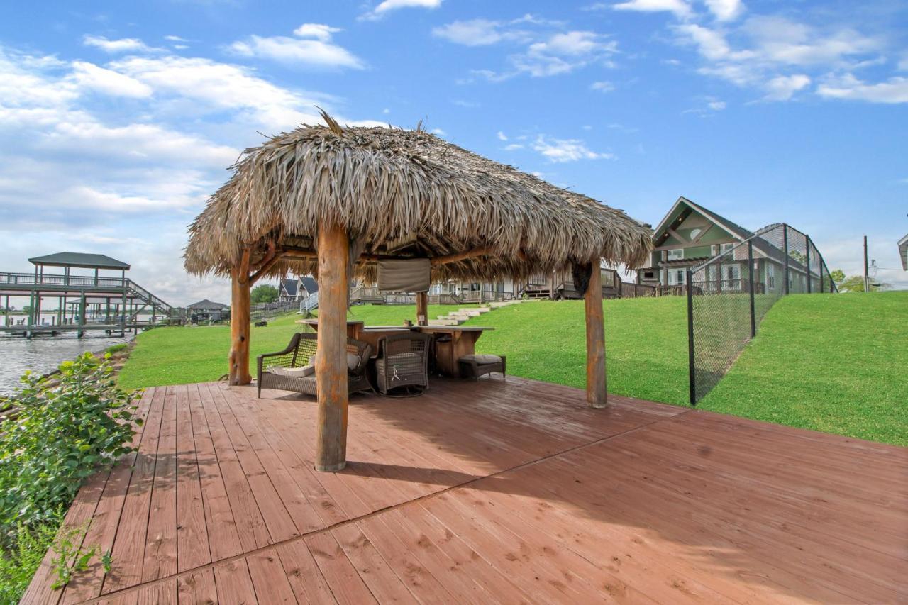 Luxury Waterfront Home Family And Pet Friendly Near Surfside Beach 11 Mins Freeport Ngoại thất bức ảnh