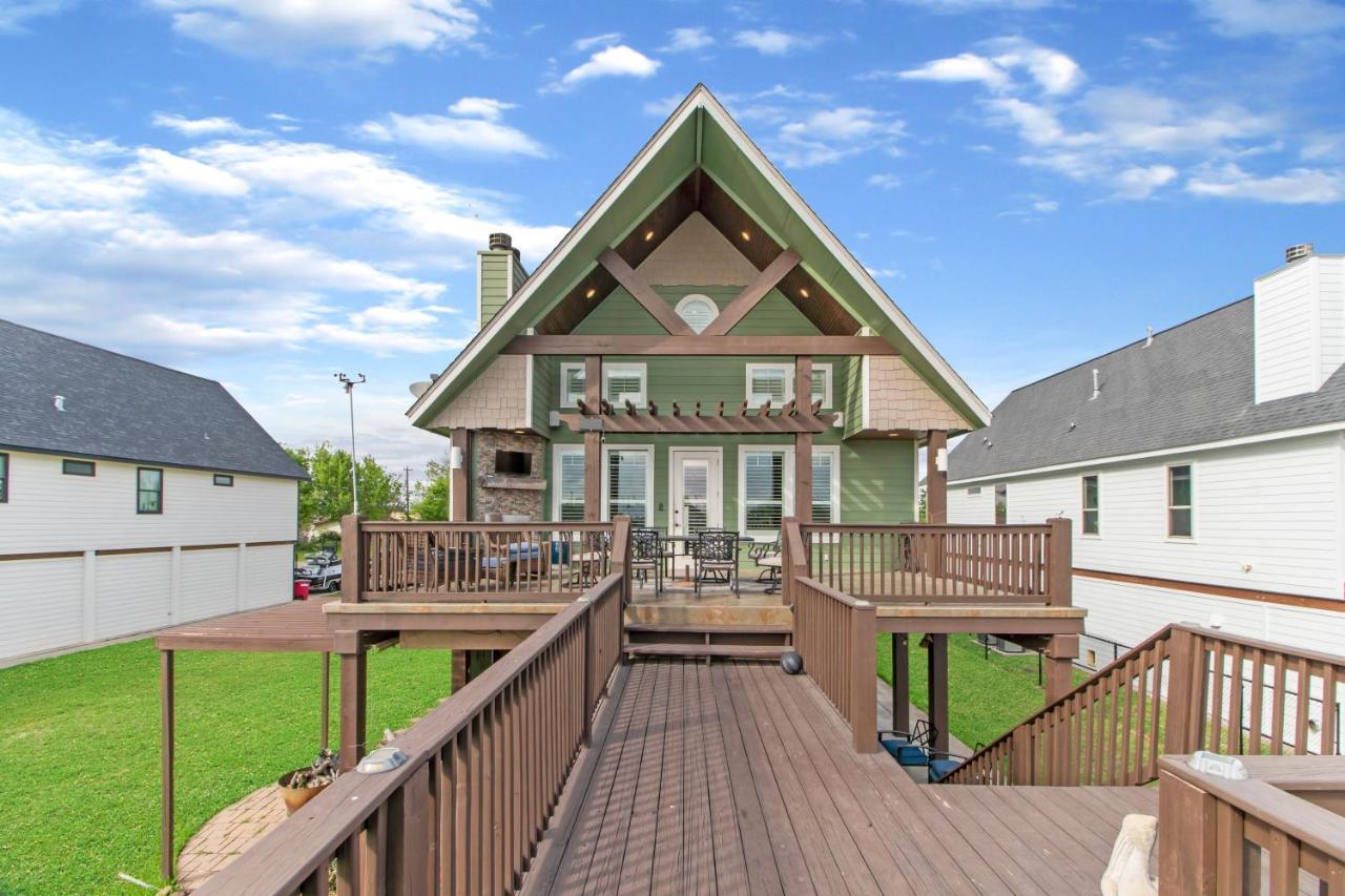 Luxury Waterfront Home Family And Pet Friendly Near Surfside Beach 11 Mins Freeport Ngoại thất bức ảnh