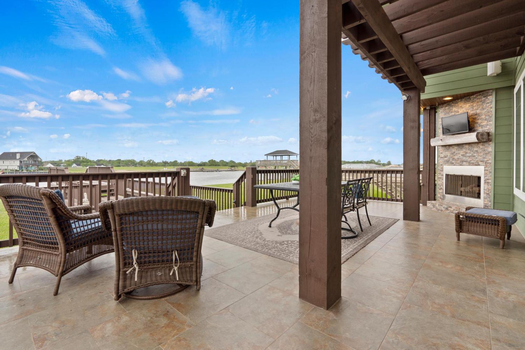 Luxury Waterfront Home Family And Pet Friendly Near Surfside Beach 11 Mins Freeport Ngoại thất bức ảnh