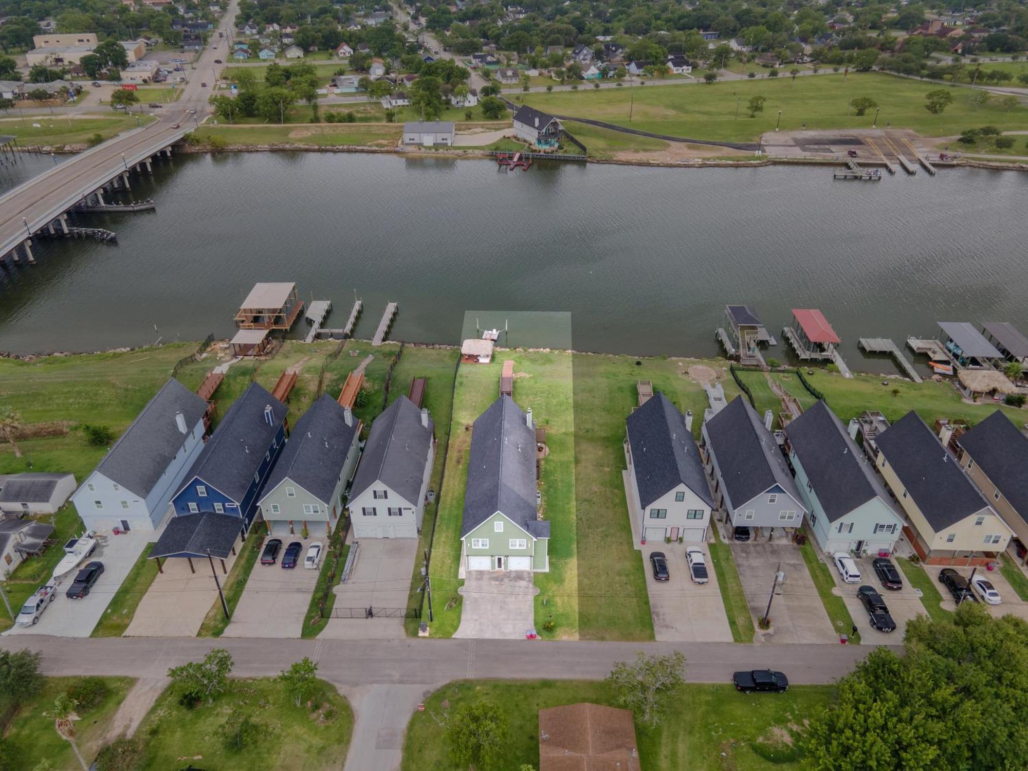 Luxury Waterfront Home Family And Pet Friendly Near Surfside Beach 11 Mins Freeport Ngoại thất bức ảnh