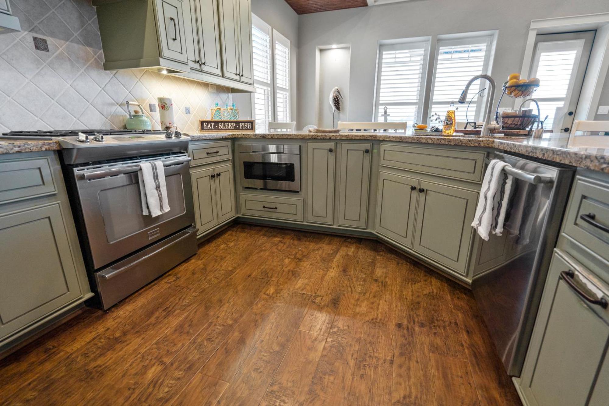 Luxury Waterfront Home Family And Pet Friendly Near Surfside Beach 11 Mins Freeport Ngoại thất bức ảnh