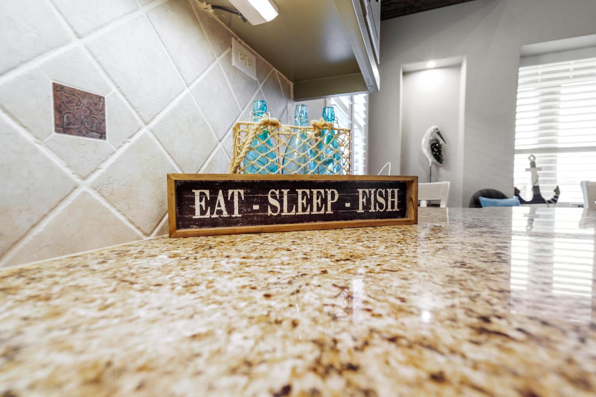 Luxury Waterfront Home Family And Pet Friendly Near Surfside Beach 11 Mins Freeport Ngoại thất bức ảnh