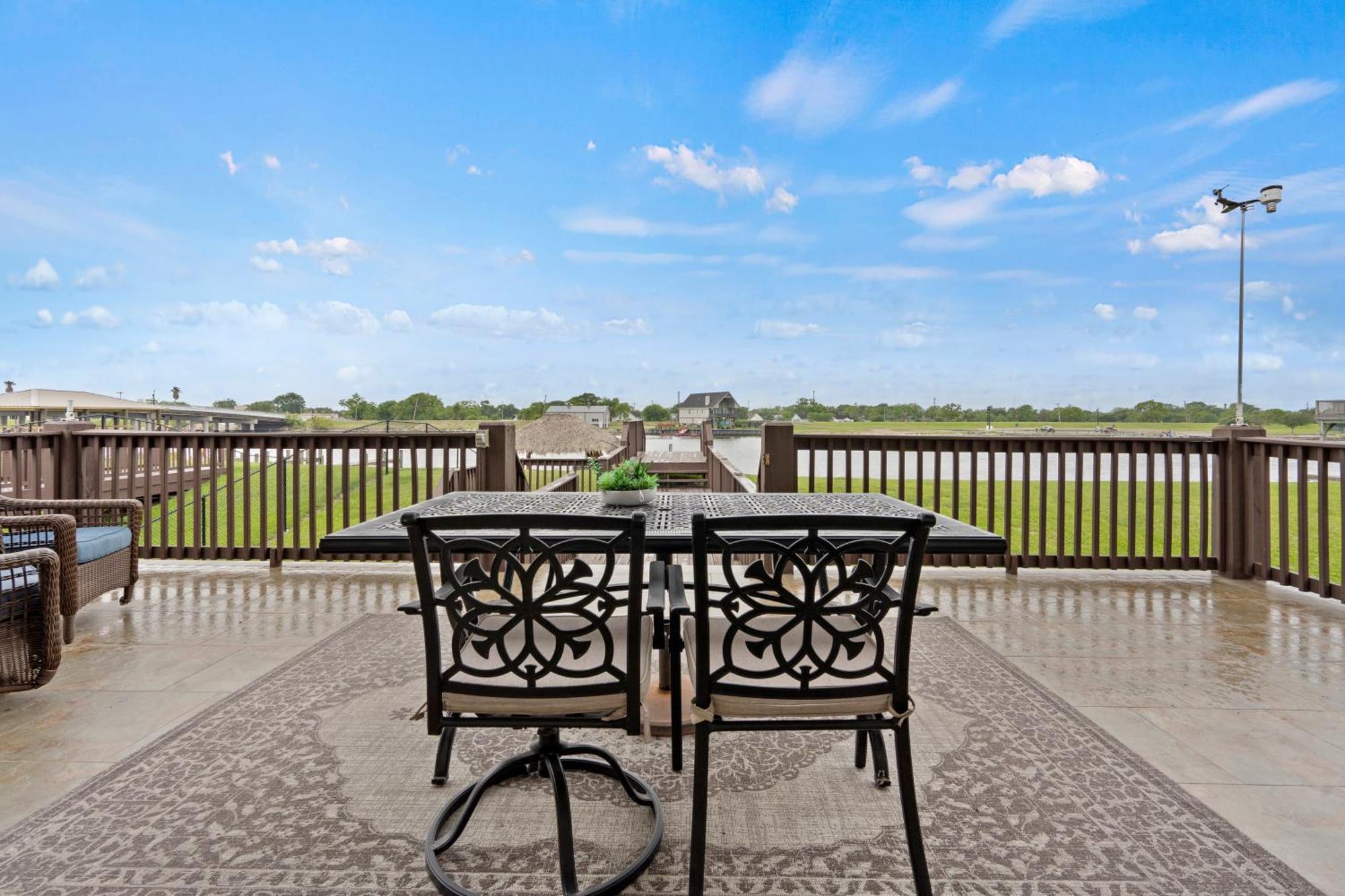 Luxury Waterfront Home Family And Pet Friendly Near Surfside Beach 11 Mins Freeport Ngoại thất bức ảnh