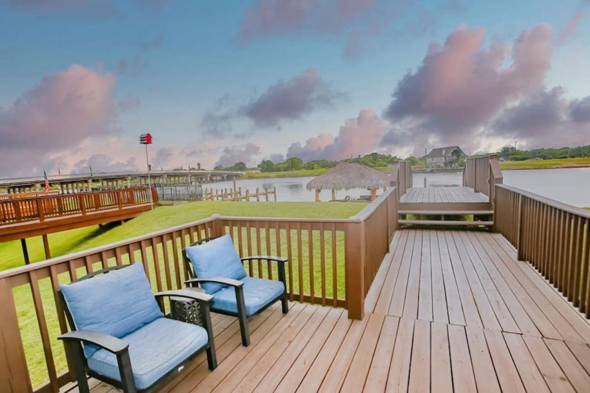 Luxury Waterfront Home Family And Pet Friendly Near Surfside Beach 11 Mins Freeport Ngoại thất bức ảnh